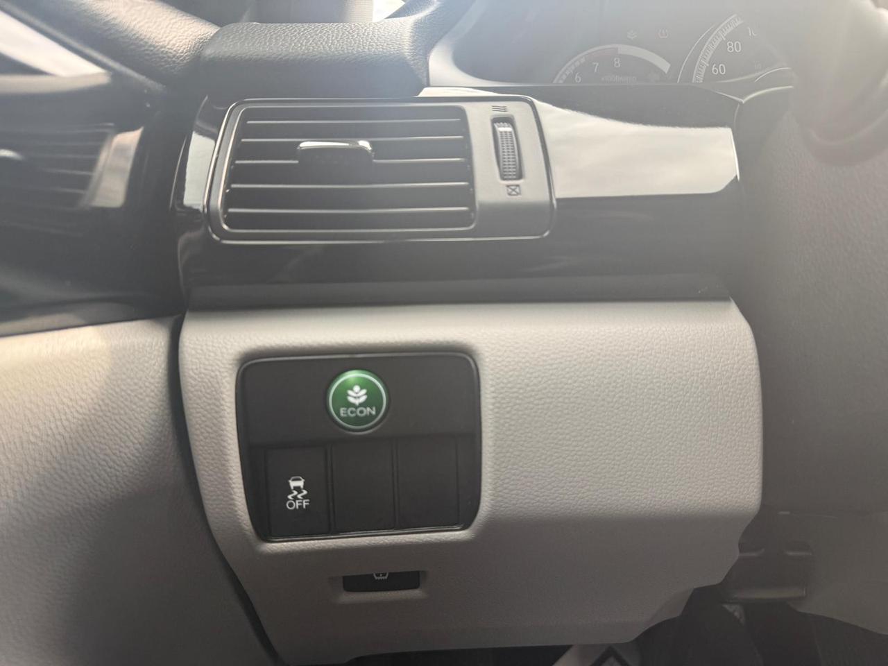 2017 Honda Accord LX / NO ACCIDENTS / PWR SEAT / REAR CAM / CRUISE Photo