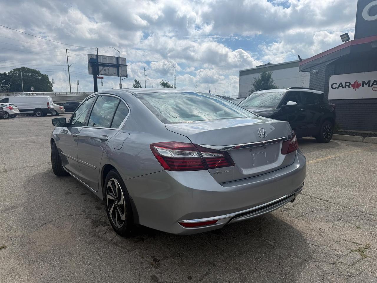 2017 Honda Accord LX / NO ACCIDENTS / PWR SEAT / REAR CAM / CRUISE Photo3