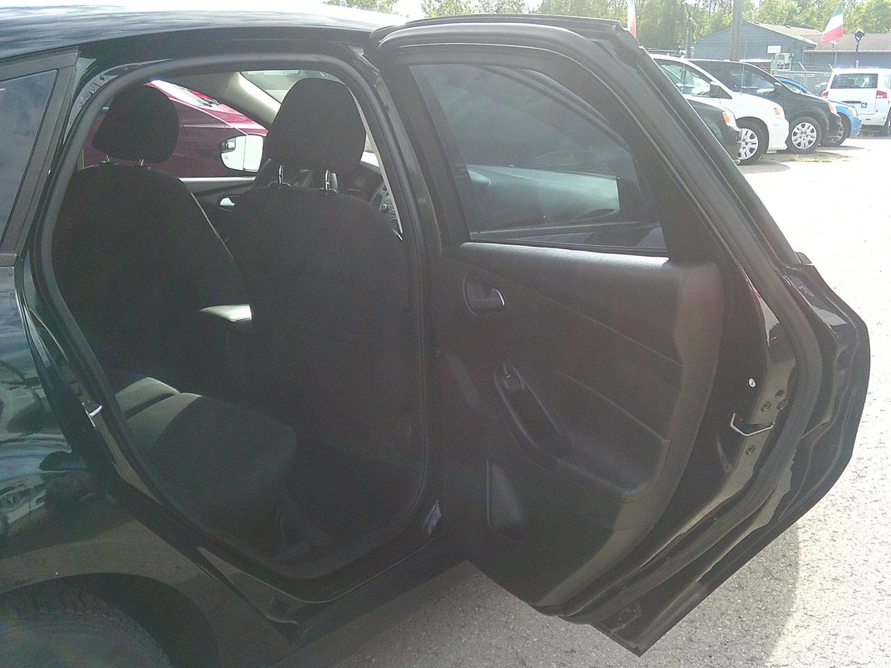 2015 Ford Focus 5DR HB SE Photo