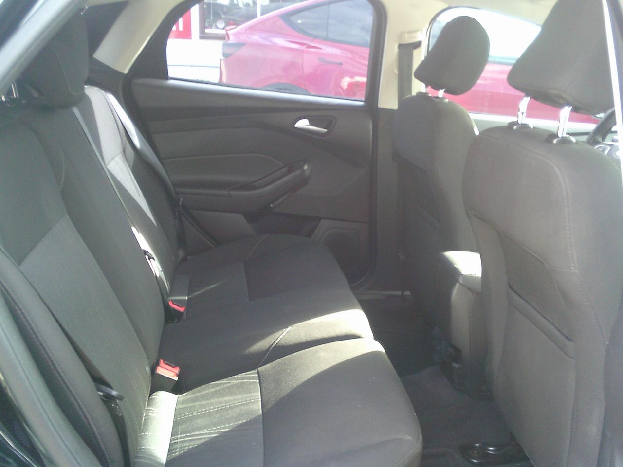2015 Ford Focus 5DR HB SE Photo