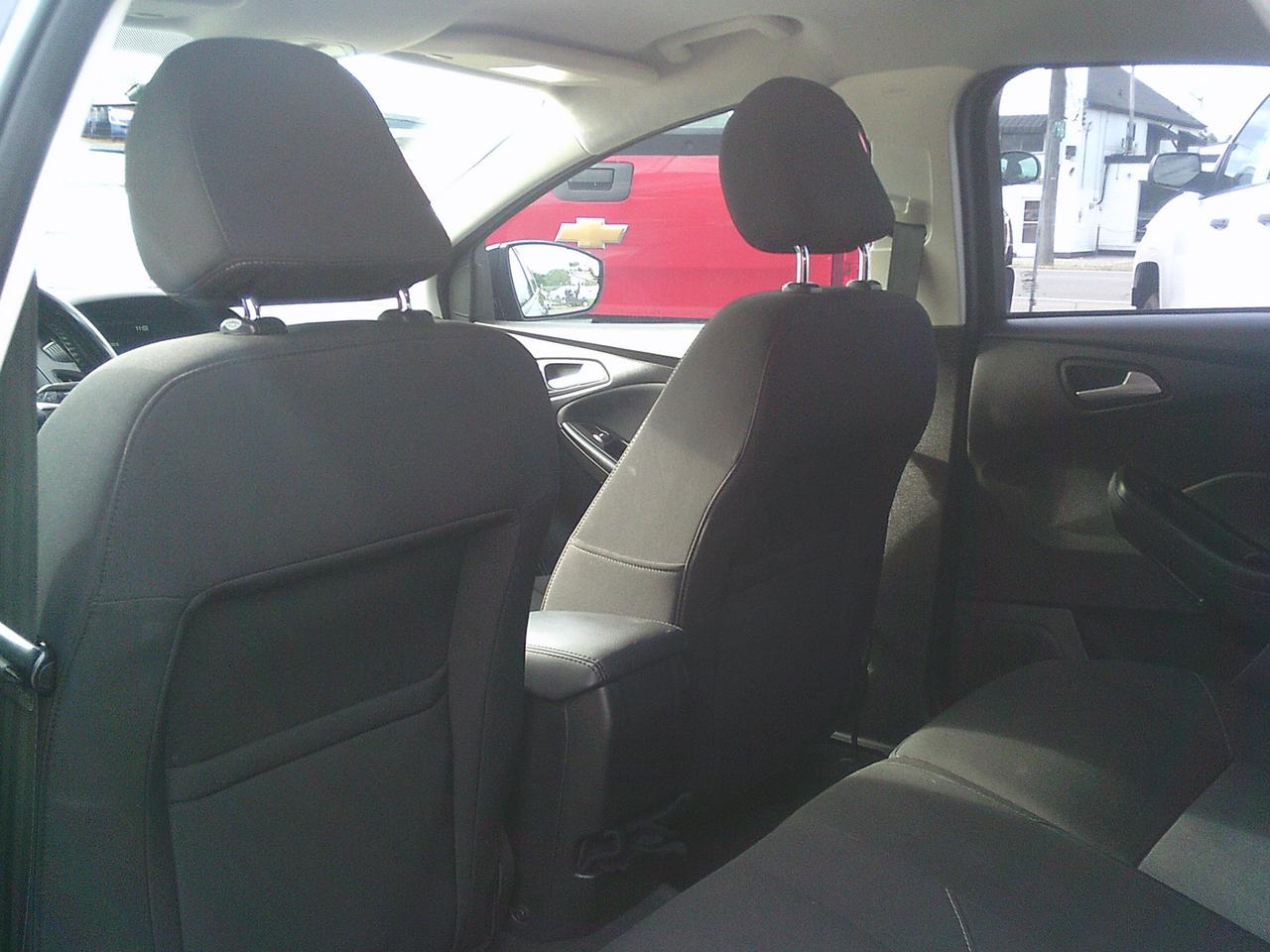 2015 Ford Focus 5DR HB SE Photo