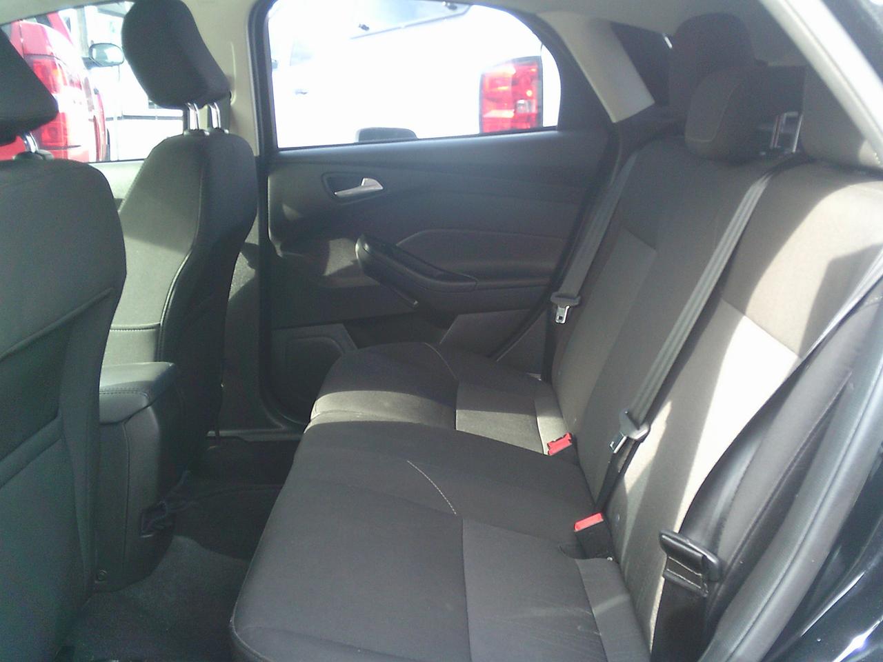 2015 Ford Focus 5DR HB SE Photo