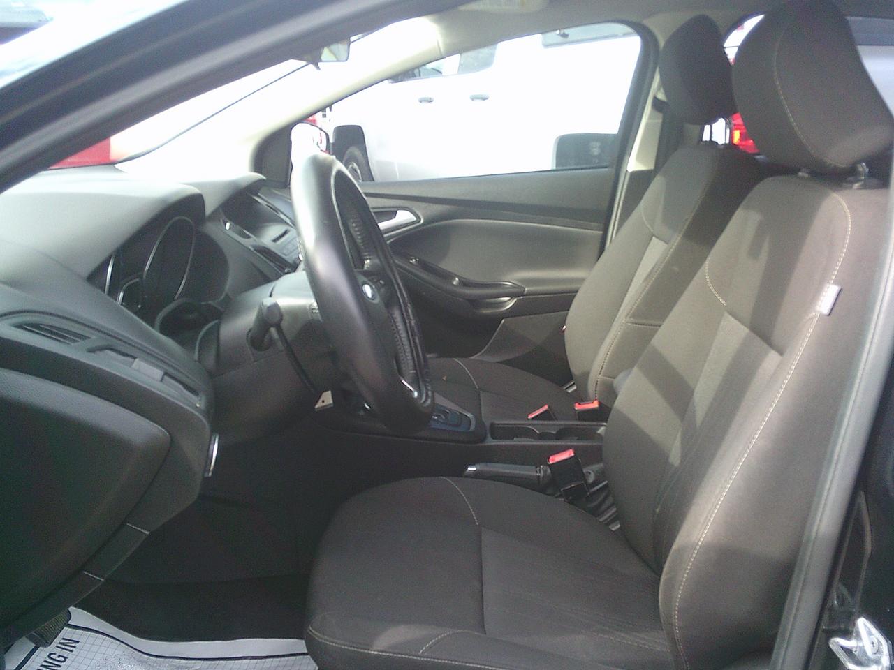 2015 Ford Focus 5DR HB SE Photo3