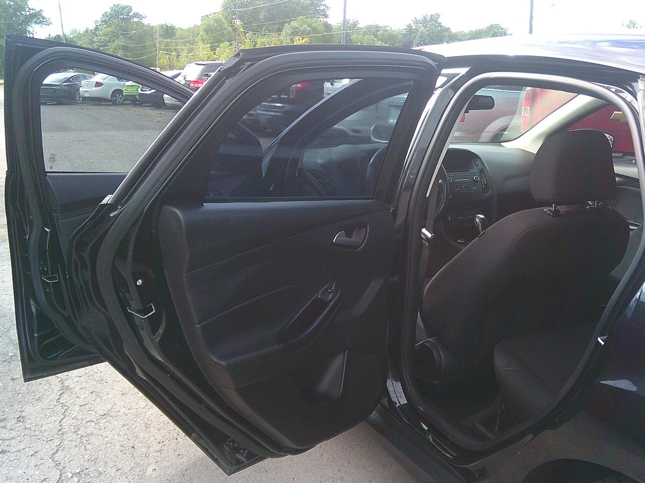 2015 Ford Focus 5DR HB SE Photo