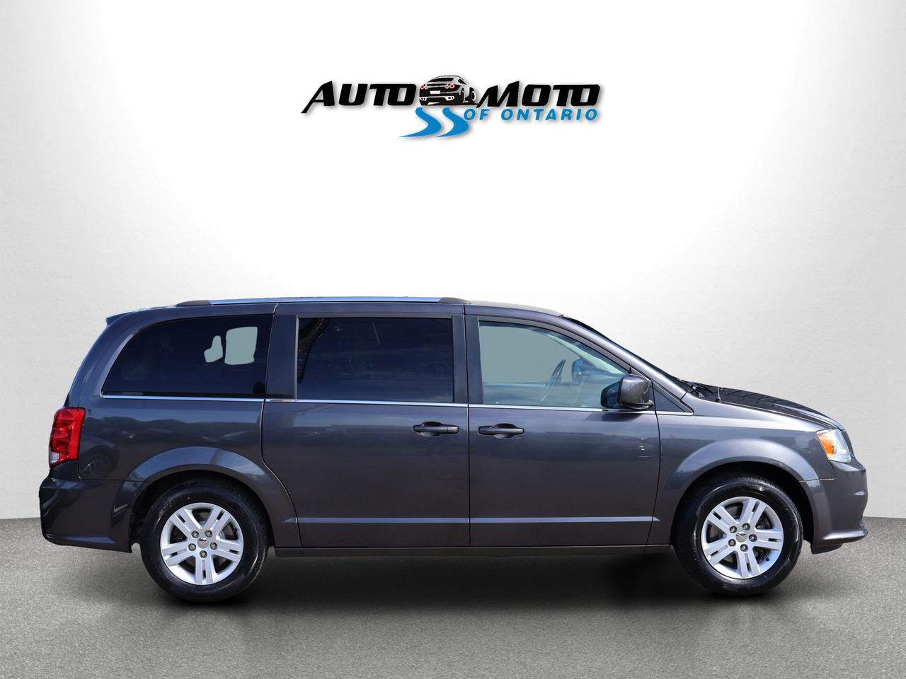 2018 Dodge Grand Caravan V6 CREW PLUS *ACCIDENT FREE*1 OWNER*CHRYSLE CAMERA NAV BLUETOOTH LEATHER HEATED SEATS CRUISE ALLOYS R MAINTAIN* Photo
