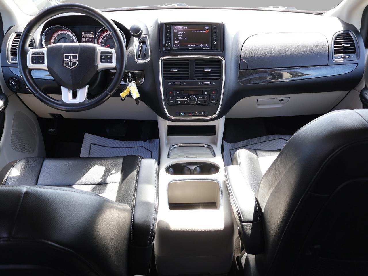 2018 Dodge Grand Caravan V6 CREW PLUS *ACCIDENT FREE*1 OWNER*CHRYSLE CAMERA NAV BLUETOOTH LEATHER HEATED SEATS CRUISE ALLOYS R MAINTAIN* Photo