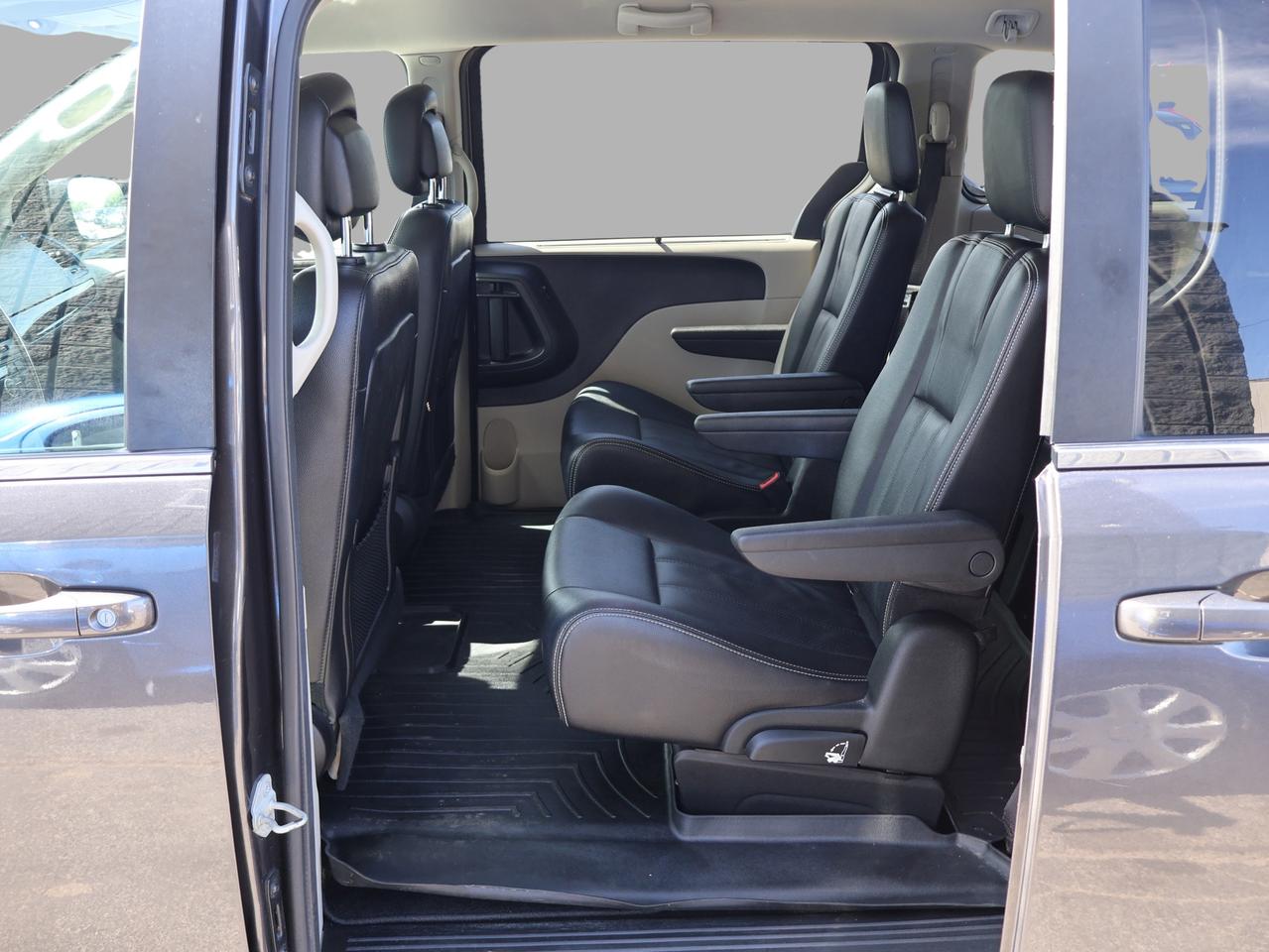 2018 Dodge Grand Caravan V6 CREW PLUS *ACCIDENT FREE*1 OWNER*CHRYSLE CAMERA NAV BLUETOOTH LEATHER HEATED SEATS CRUISE ALLOYS R MAINTAIN* Photo