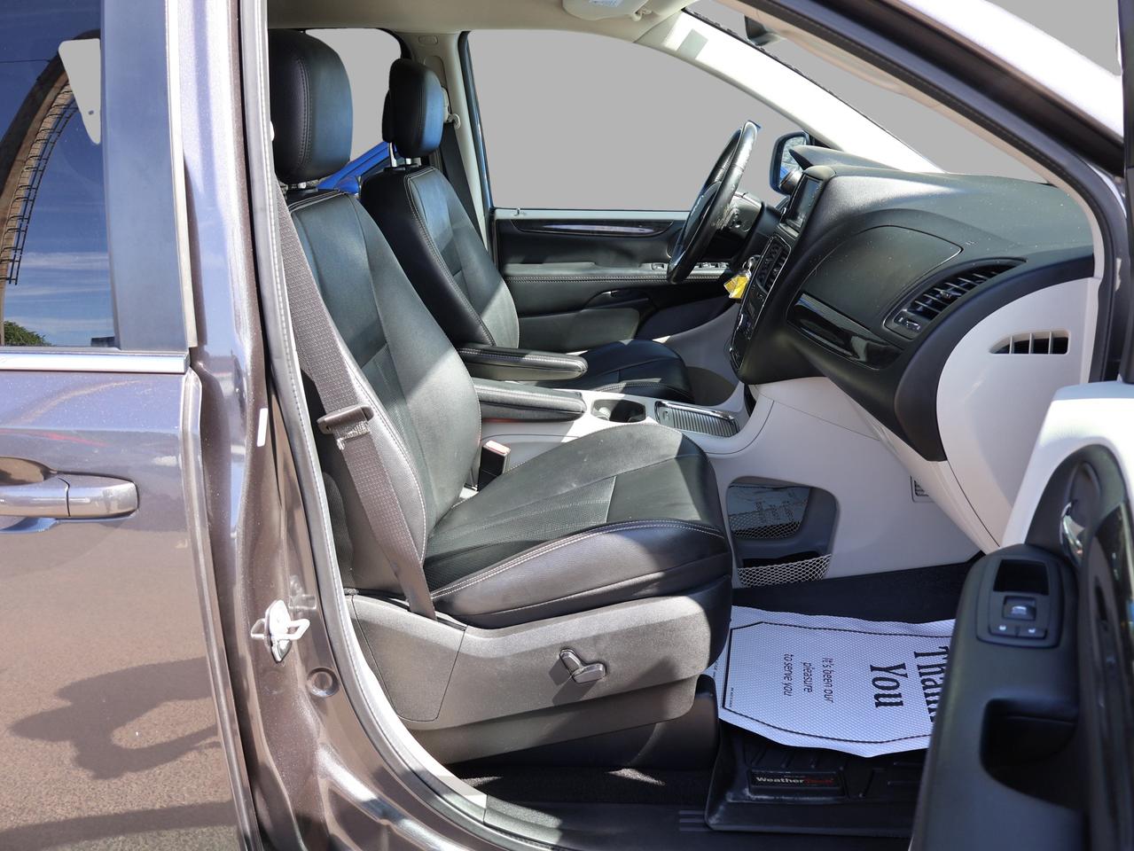 2018 Dodge Grand Caravan V6 CREW PLUS *ACCIDENT FREE*1 OWNER*CHRYSLE CAMERA NAV BLUETOOTH LEATHER HEATED SEATS CRUISE ALLOYS R MAINTAIN* Photo
