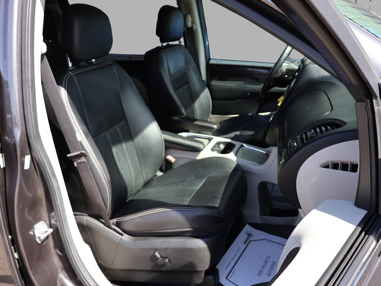 2018 Dodge Grand Caravan V6 CREW PLUS *ACCIDENT FREE*1 OWNER*CHRYSLE CAMERA NAV BLUETOOTH LEATHER HEATED SEATS CRUISE ALLOYS R MAINTAIN* Photo