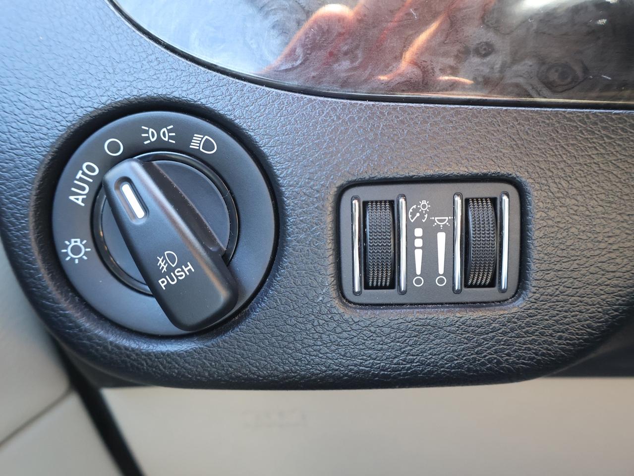 2018 Dodge Grand Caravan V6 CREW PLUS *ACCIDENT FREE*1 OWNER*CHRYSLE CAMERA NAV BLUETOOTH LEATHER HEATED SEATS CRUISE ALLOYS R MAINTAIN* Photo
