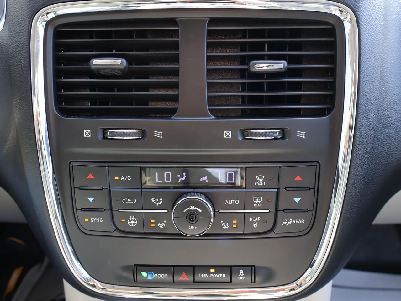 2018 Dodge Grand Caravan V6 CREW PLUS *ACCIDENT FREE*1 OWNER*CHRYSLE CAMERA NAV BLUETOOTH LEATHER HEATED SEATS CRUISE ALLOYS R MAINTAIN* Photo