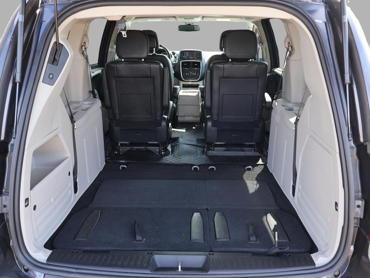 2018 Dodge Grand Caravan V6 CREW PLUS *ACCIDENT FREE*1 OWNER*CHRYSLE CAMERA NAV BLUETOOTH LEATHER HEATED SEATS CRUISE ALLOYS R MAINTAIN* Photo