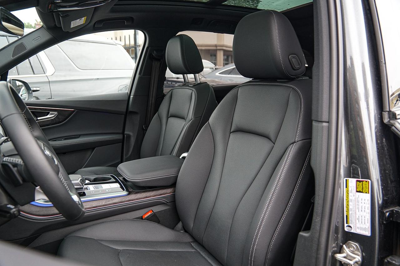 2026 Audi Q7 Technik S-LINE QUATTRO |7 PASS|HUD|NAVI|LOW KM!! Photo