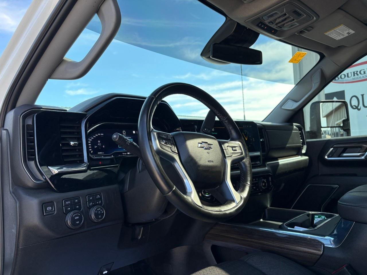 2024 Chevrolet Silverado 2500 HD 4WD Crew Cab Standard Box LT Photo