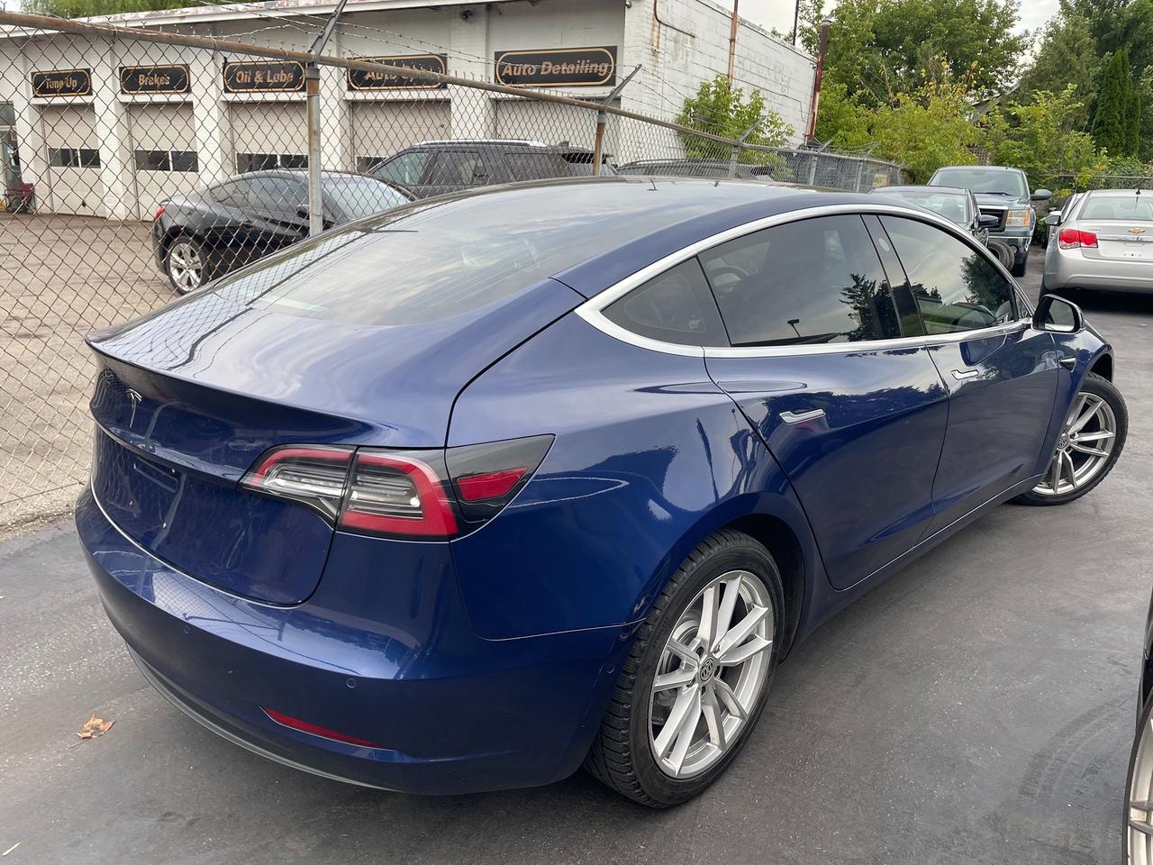 2018 Tesla Model 3 Long Range AWD *FRONT & REAR HEATED SEATS, SAFETY* Photo