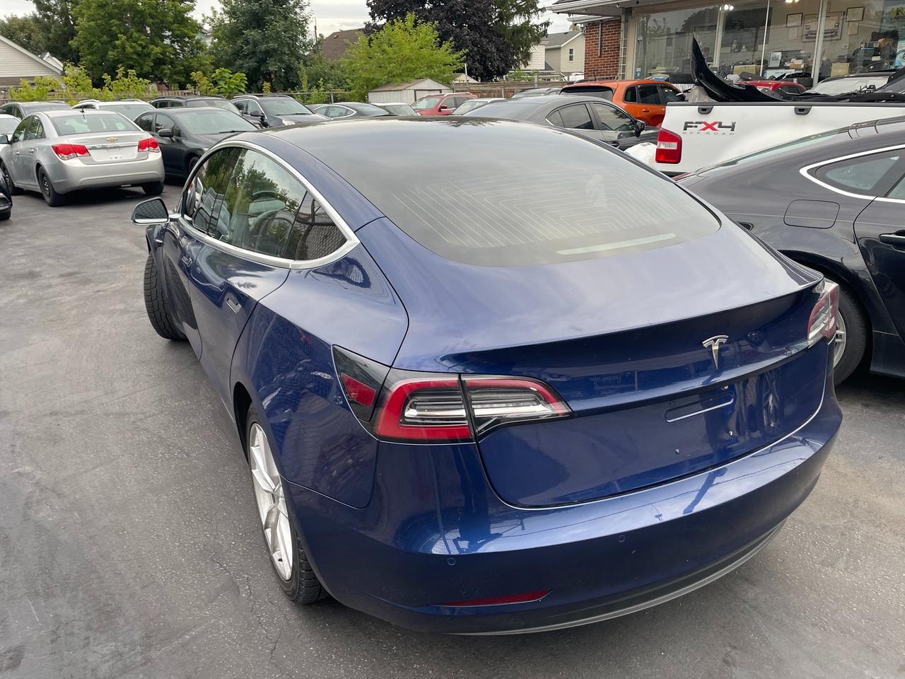 2018 Tesla Model 3 Long Range AWD *FRONT & REAR HEATED SEATS, SAFETY* Photo