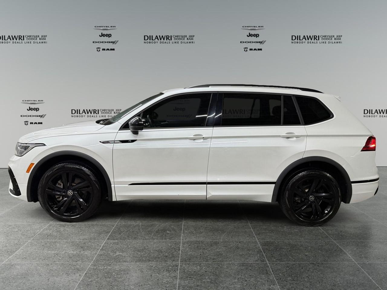 2023 Volkswagen Tiguan Comfortline R-Line Black Edition 4MOTION Photo