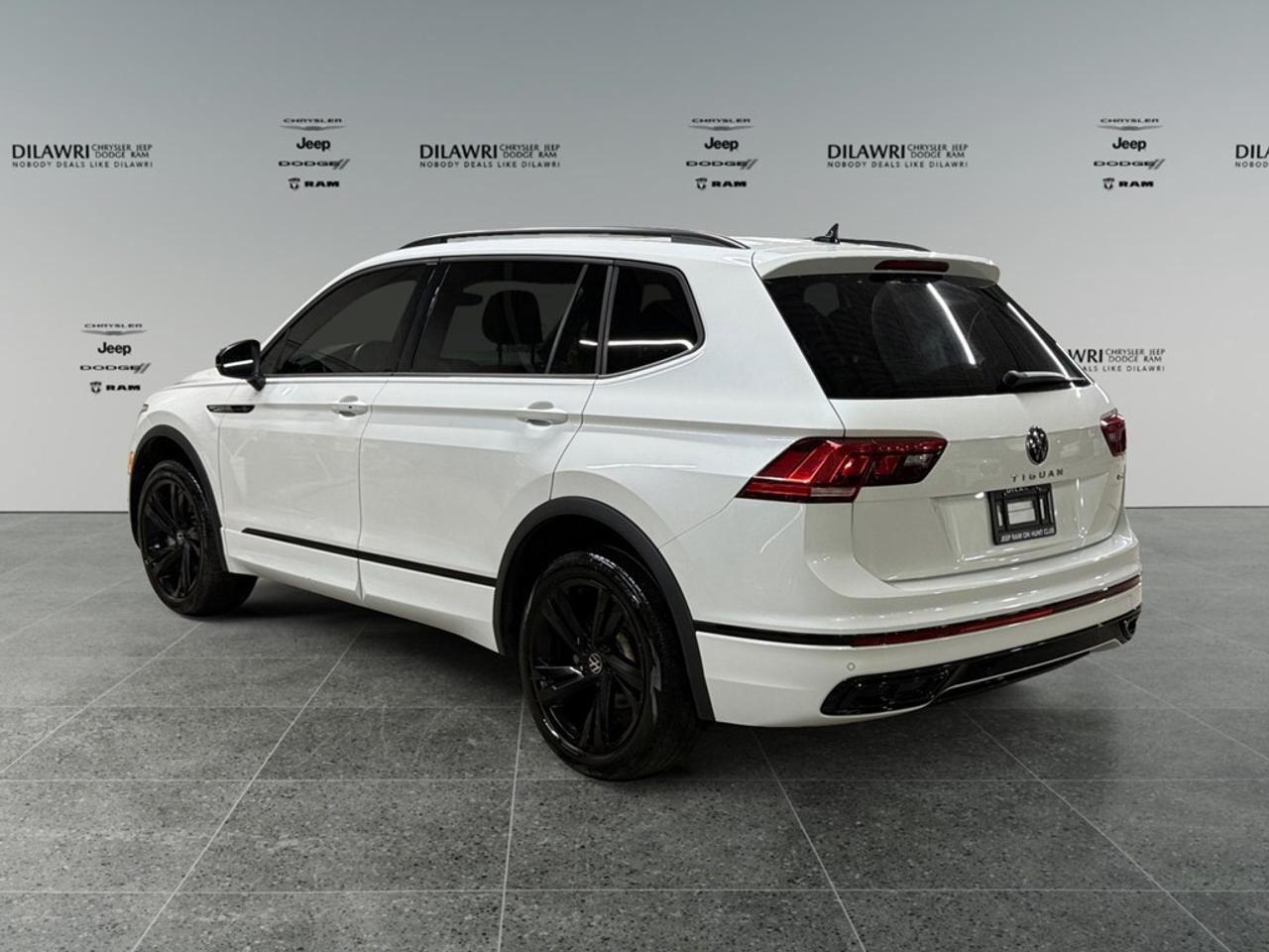 2023 Volkswagen Tiguan Comfortline R-Line Black Edition 4MOTION Photo