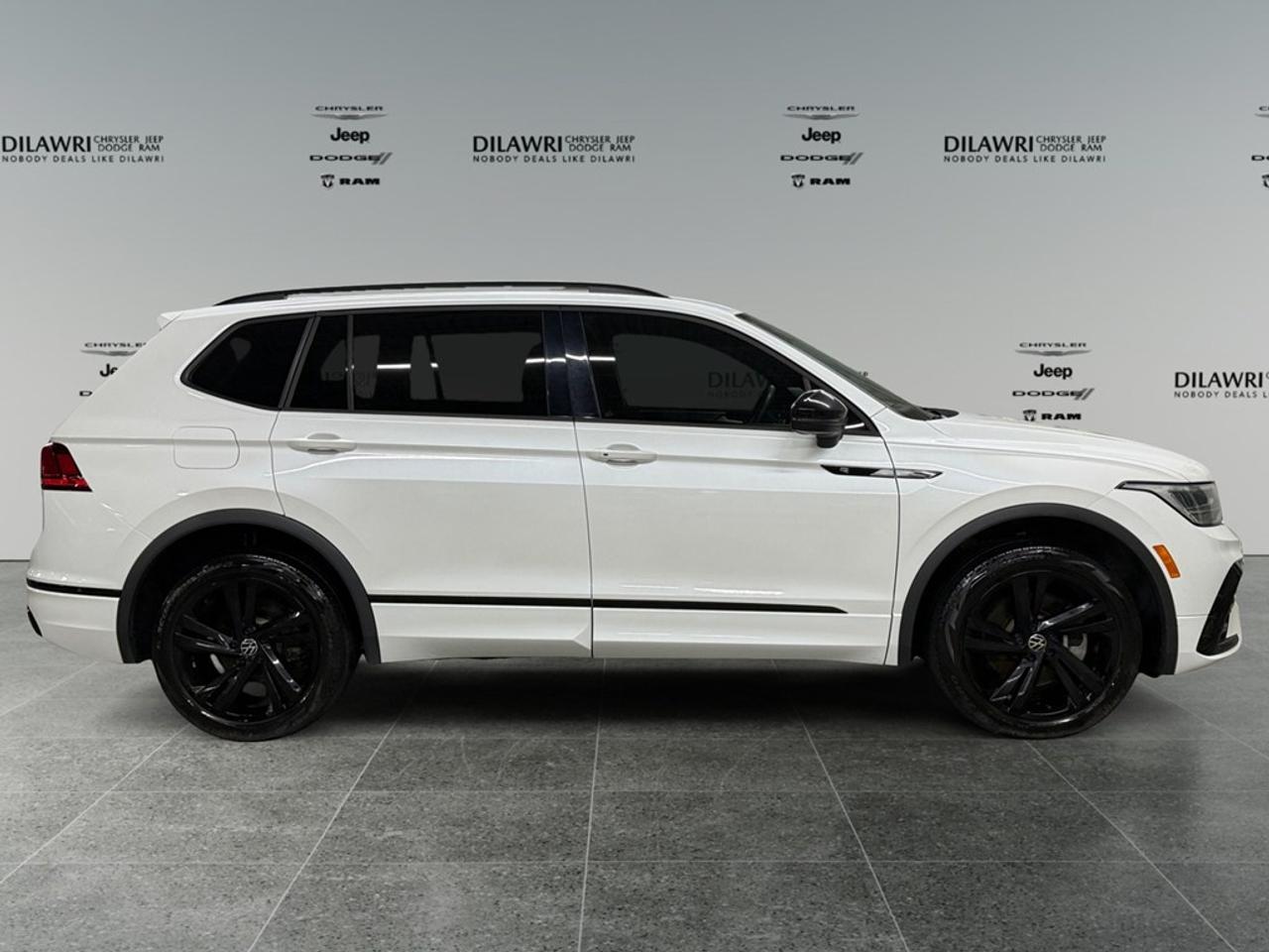 2023 Volkswagen Tiguan Comfortline R-Line Black Edition 4MOTION Photo