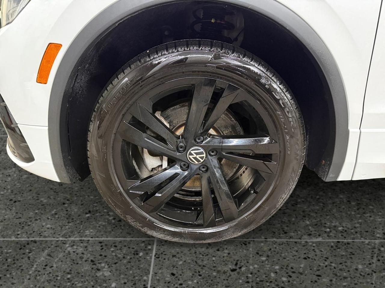 2023 Volkswagen Tiguan Comfortline R-Line Black Edition 4MOTION Photo