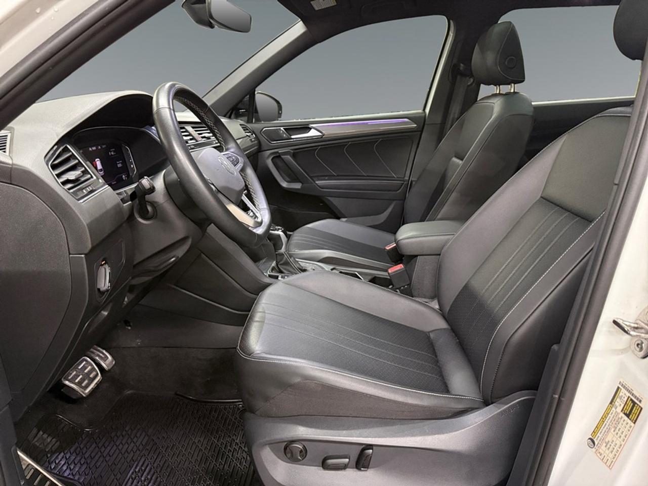 2023 Volkswagen Tiguan Comfortline R-Line Black Edition 4MOTION Photo