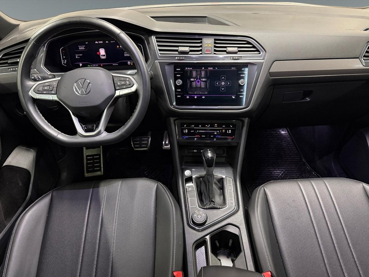 2023 Volkswagen Tiguan Comfortline R-Line Black Edition 4MOTION Photo