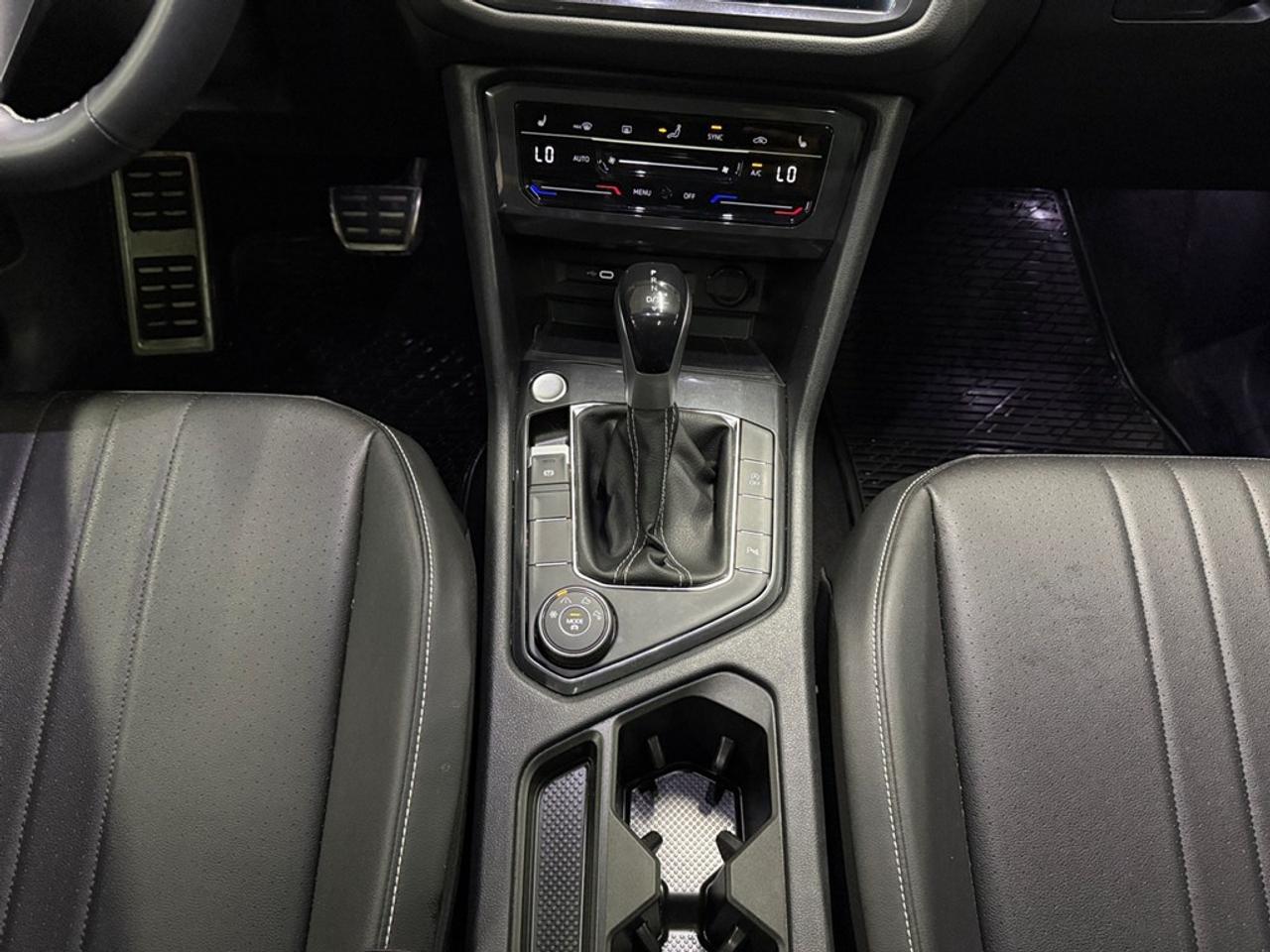2023 Volkswagen Tiguan Comfortline R-Line Black Edition 4MOTION Photo