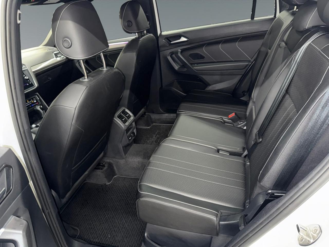 2023 Volkswagen Tiguan Comfortline R-Line Black Edition 4MOTION Photo