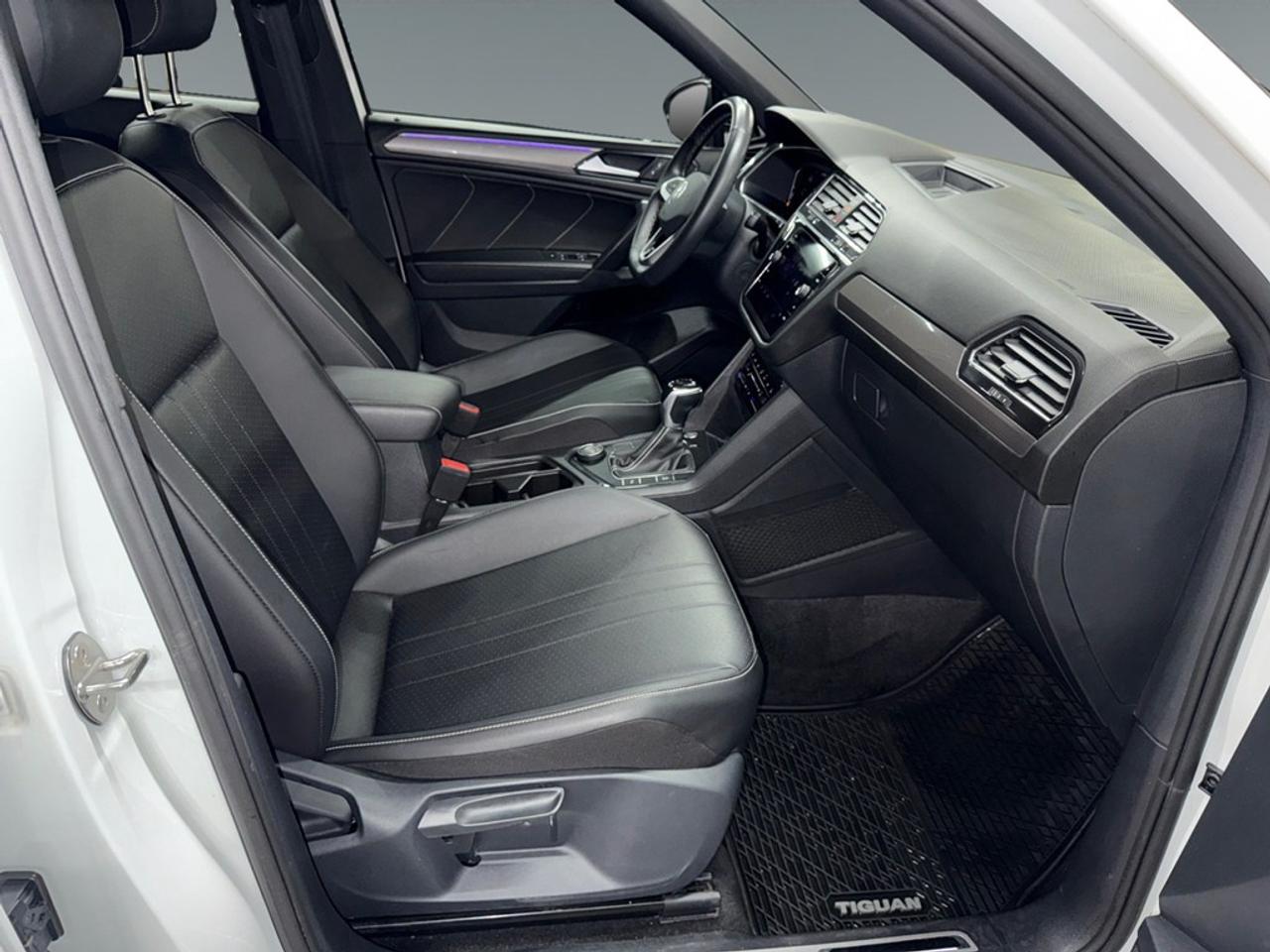 2023 Volkswagen Tiguan Comfortline R-Line Black Edition 4MOTION Photo