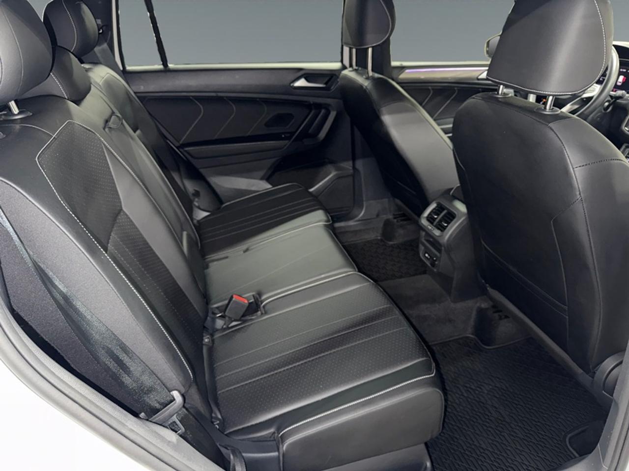 2023 Volkswagen Tiguan Comfortline R-Line Black Edition 4MOTION Photo