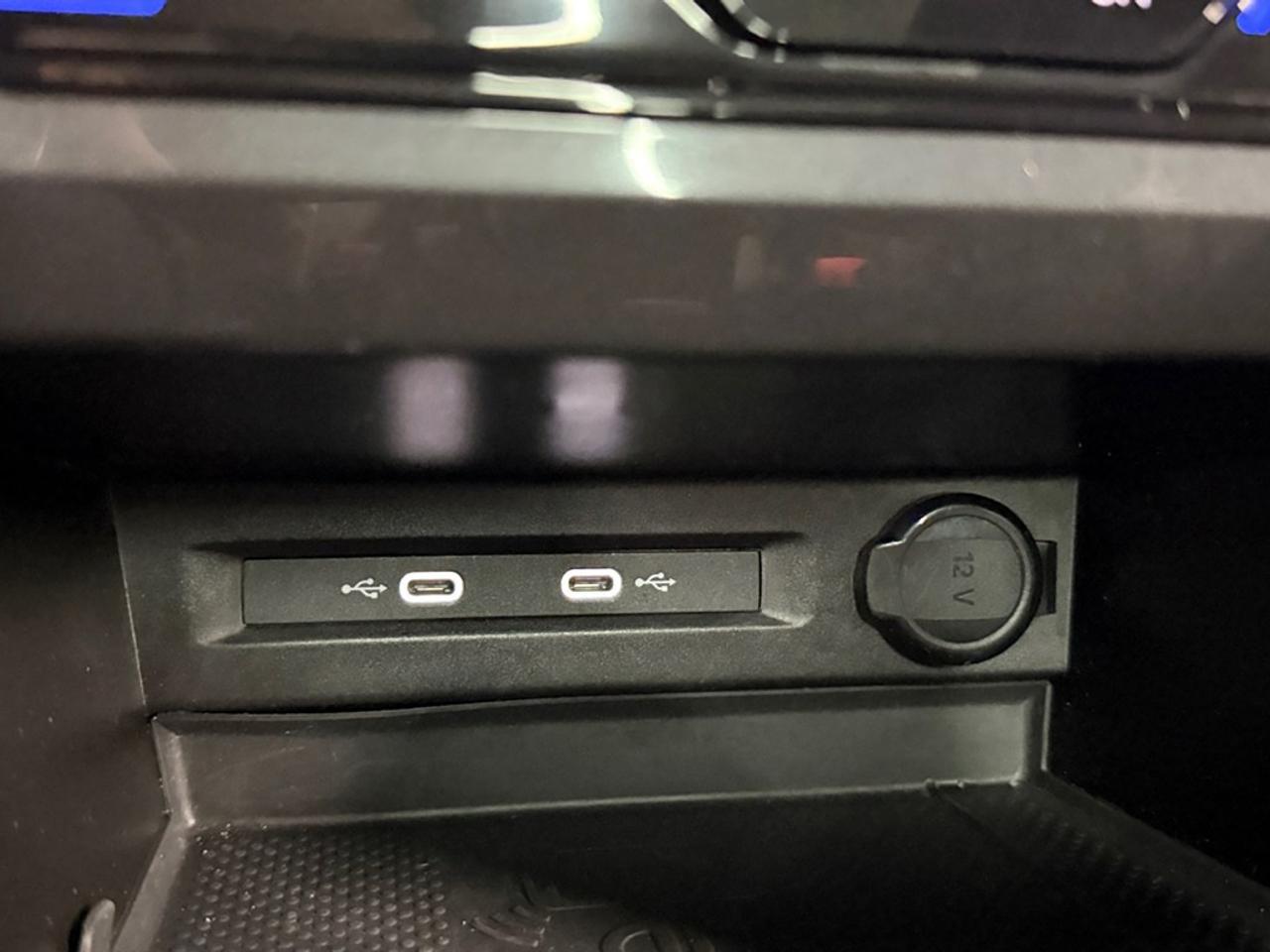 2023 Volkswagen Tiguan Comfortline R-Line Black Edition 4MOTION Photo