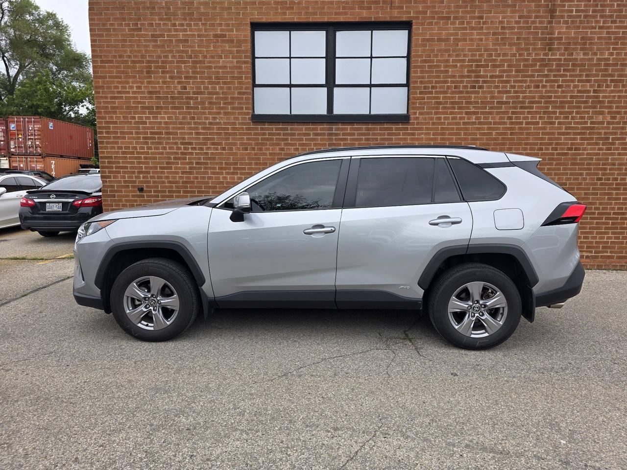 2025 Toyota RAV4 Hybrid LE AWD Photo5