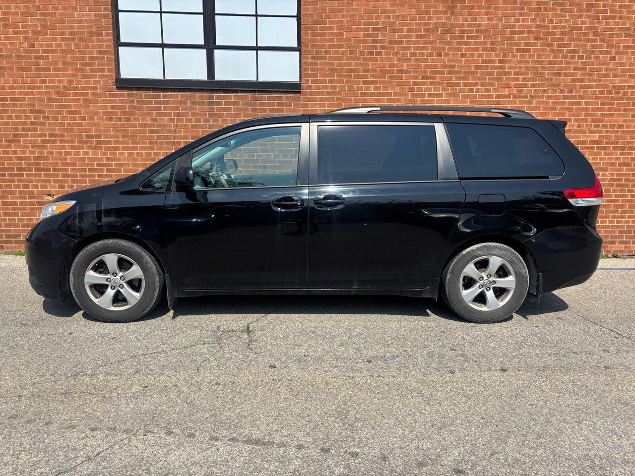 2013 Toyota Sienna 5dr V6 LE 7-Pass FWD Mobility Photo