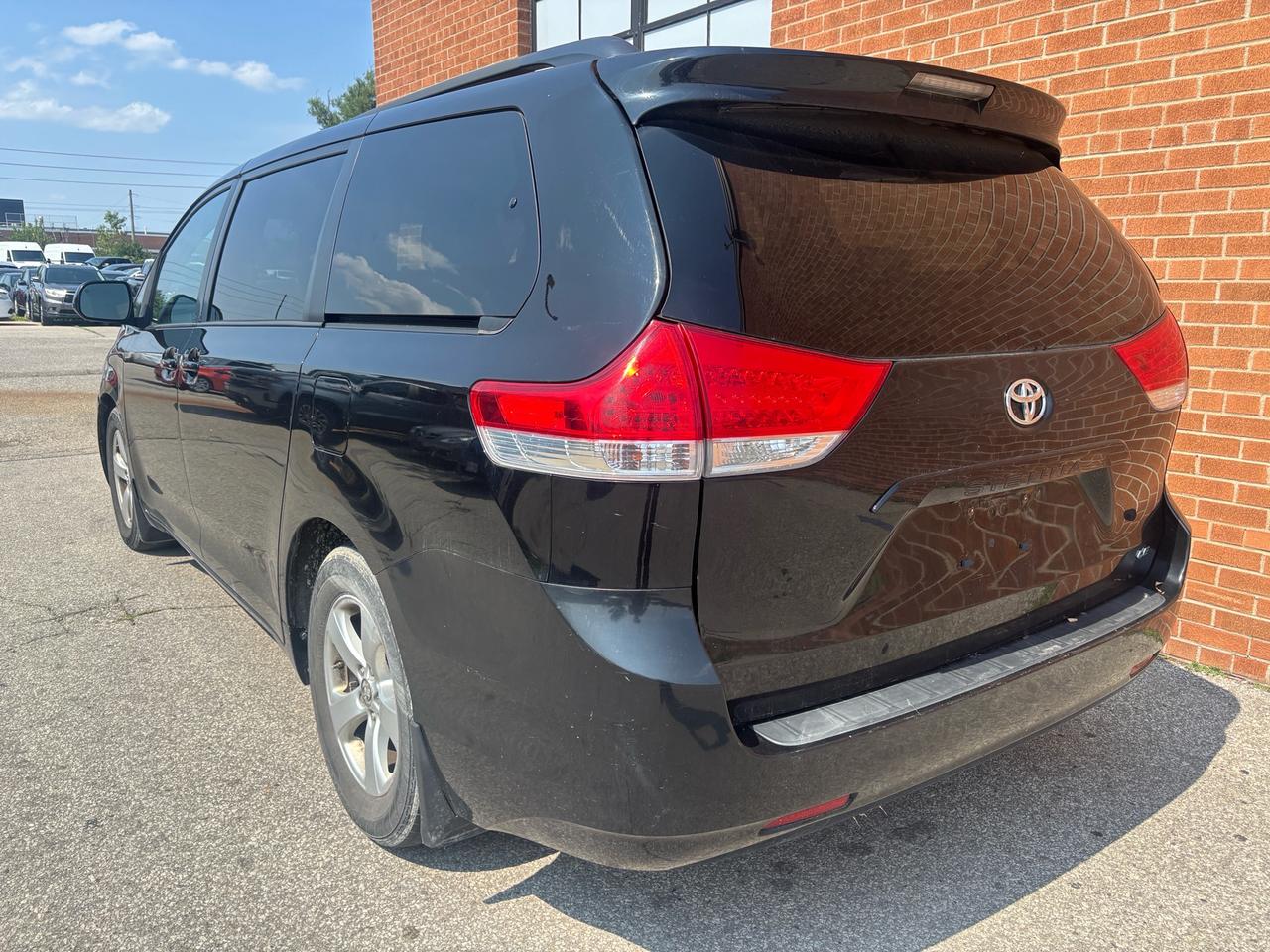 2013 Toyota Sienna 5dr V6 LE 7-Pass FWD Mobility Photo