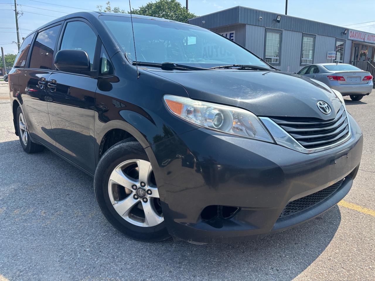 2013 Toyota Sienna 5dr V6 LE 7-Pass FWD Mobility Photo