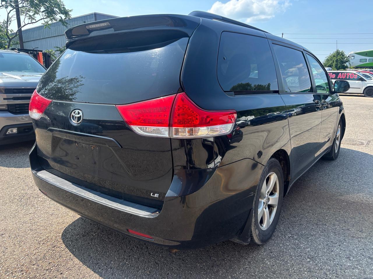 2013 Toyota Sienna 5dr V6 LE 7-Pass FWD Mobility Photo