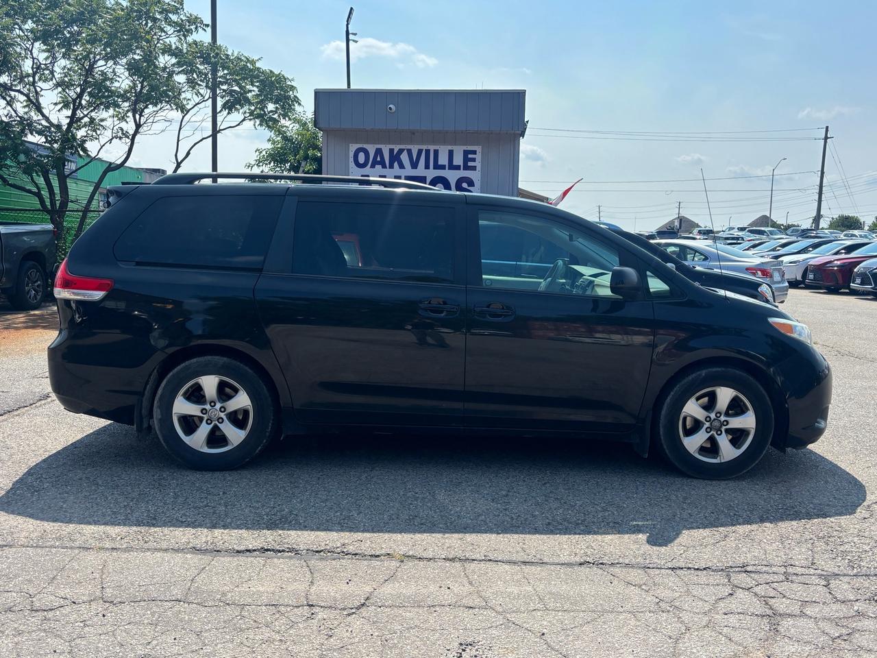 2013 Toyota Sienna 5dr V6 LE 7-Pass FWD Mobility Photo