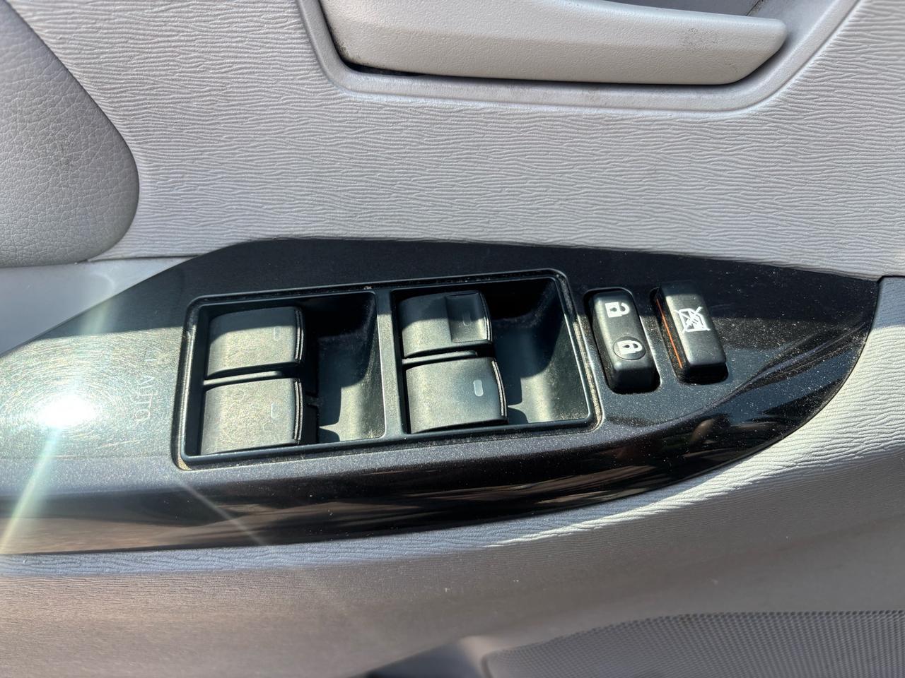 2013 Toyota Sienna 5dr V6 LE 7-Pass FWD Mobility Photo