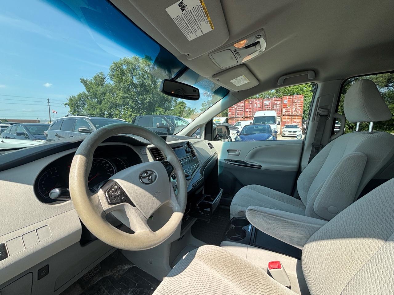 2013 Toyota Sienna 5dr V6 LE 7-Pass FWD Mobility Photo
