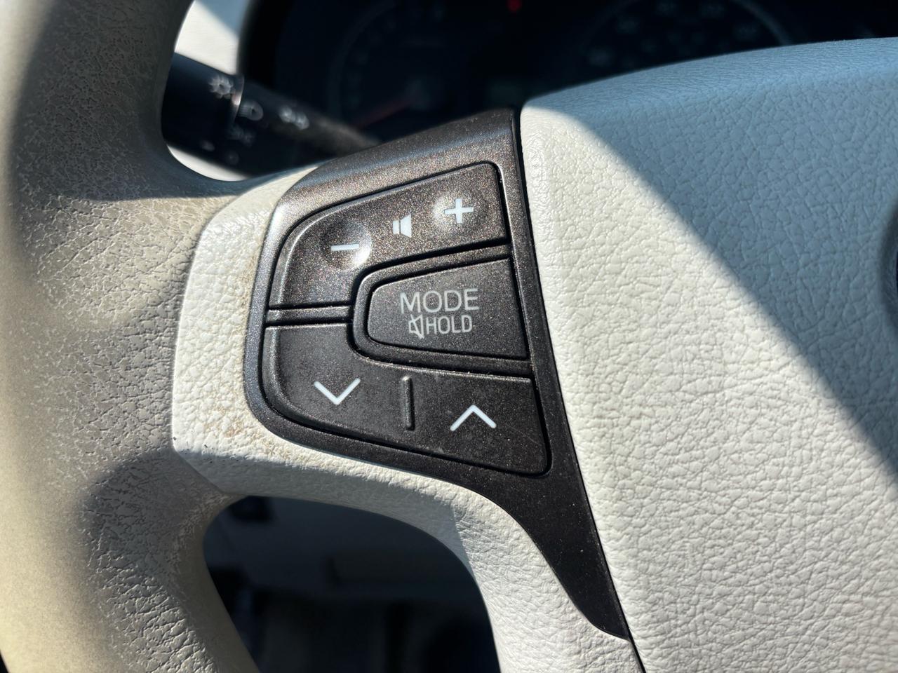 2013 Toyota Sienna 5dr V6 LE 7-Pass FWD Mobility Photo