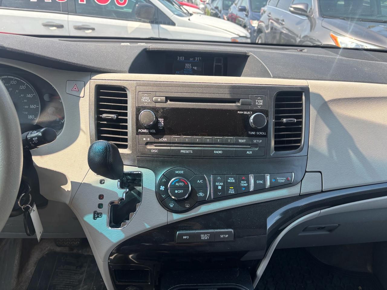 2013 Toyota Sienna 5dr V6 LE 7-Pass FWD Mobility Photo