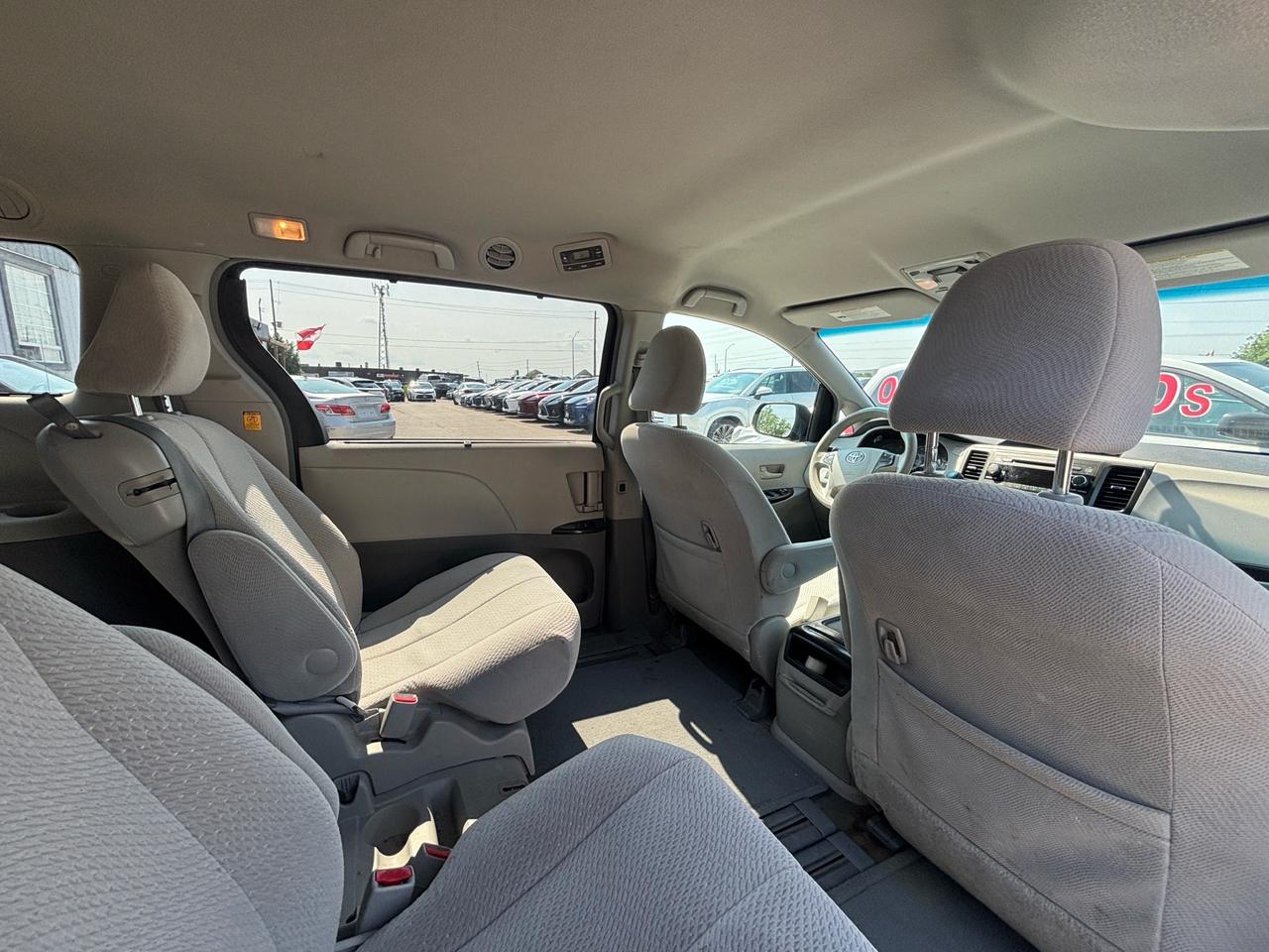 2013 Toyota Sienna 5dr V6 LE 7-Pass FWD Mobility Photo
