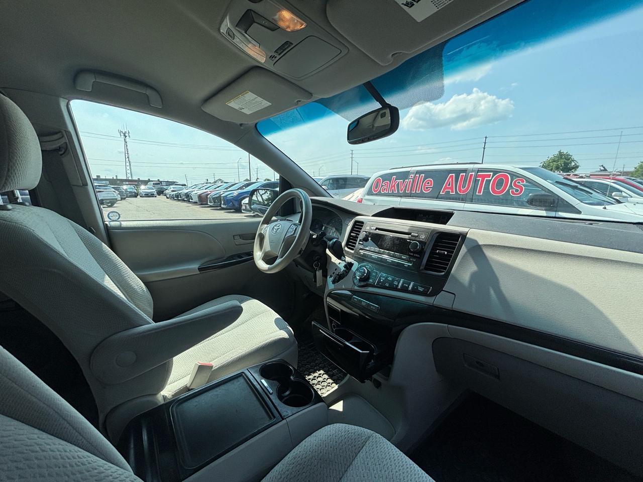 2013 Toyota Sienna 5dr V6 LE 7-Pass FWD Mobility Photo