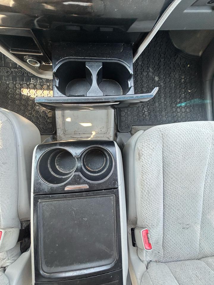 2013 Toyota Sienna 5dr V6 LE 7-Pass FWD Mobility Photo