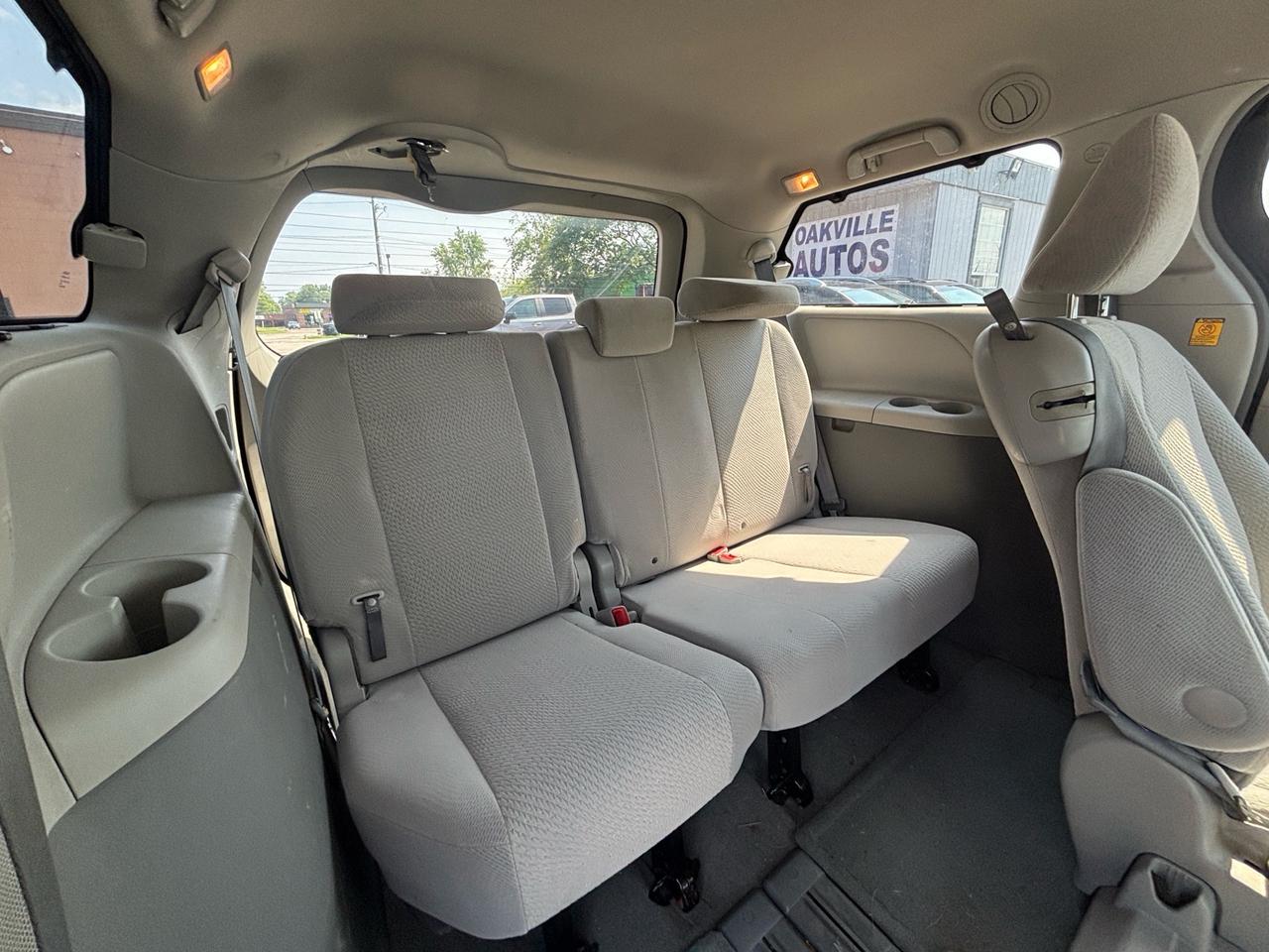 2013 Toyota Sienna 5dr V6 LE 7-Pass FWD Mobility Photo
