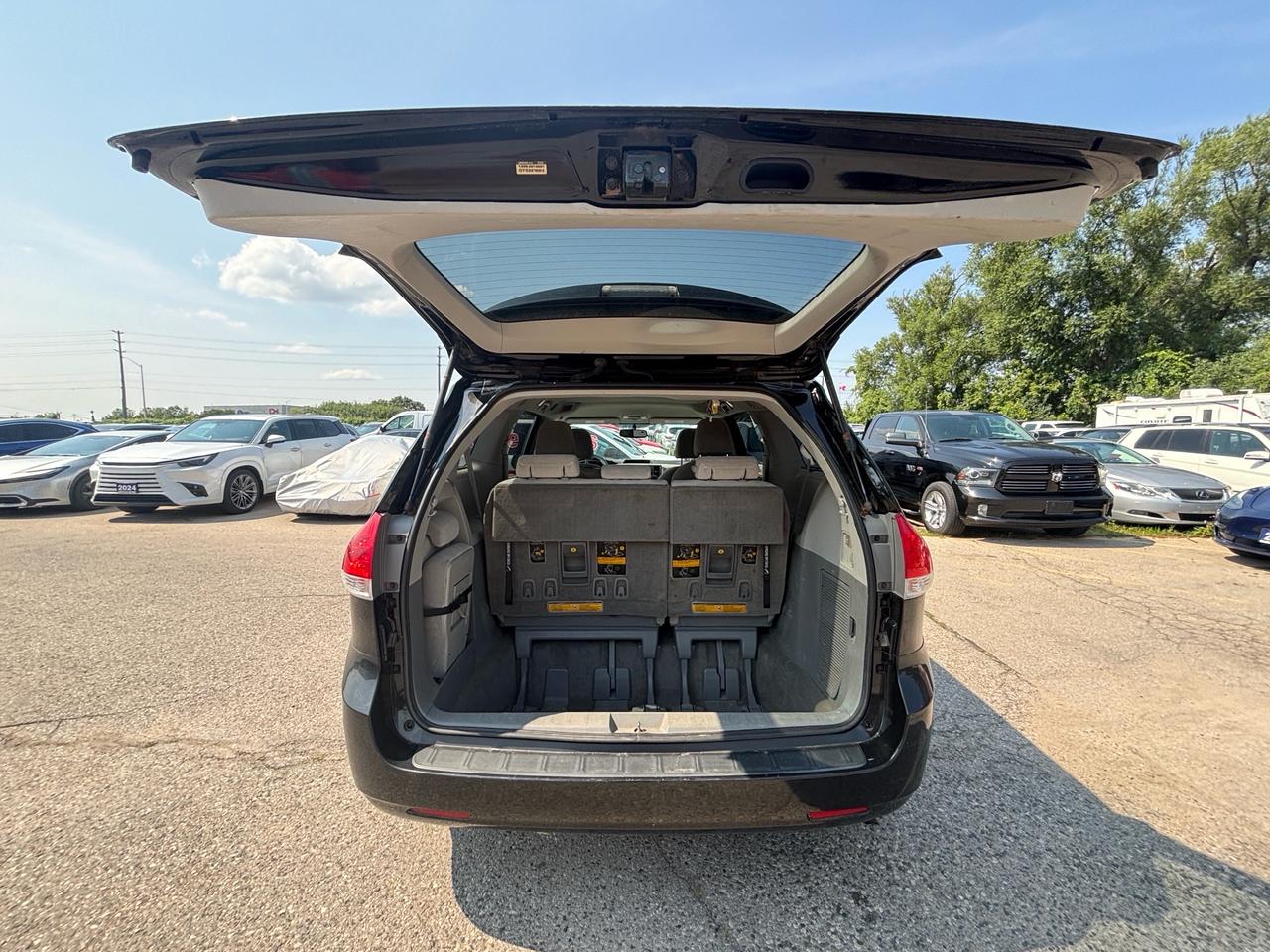 2013 Toyota Sienna 5dr V6 LE 7-Pass FWD Mobility Photo