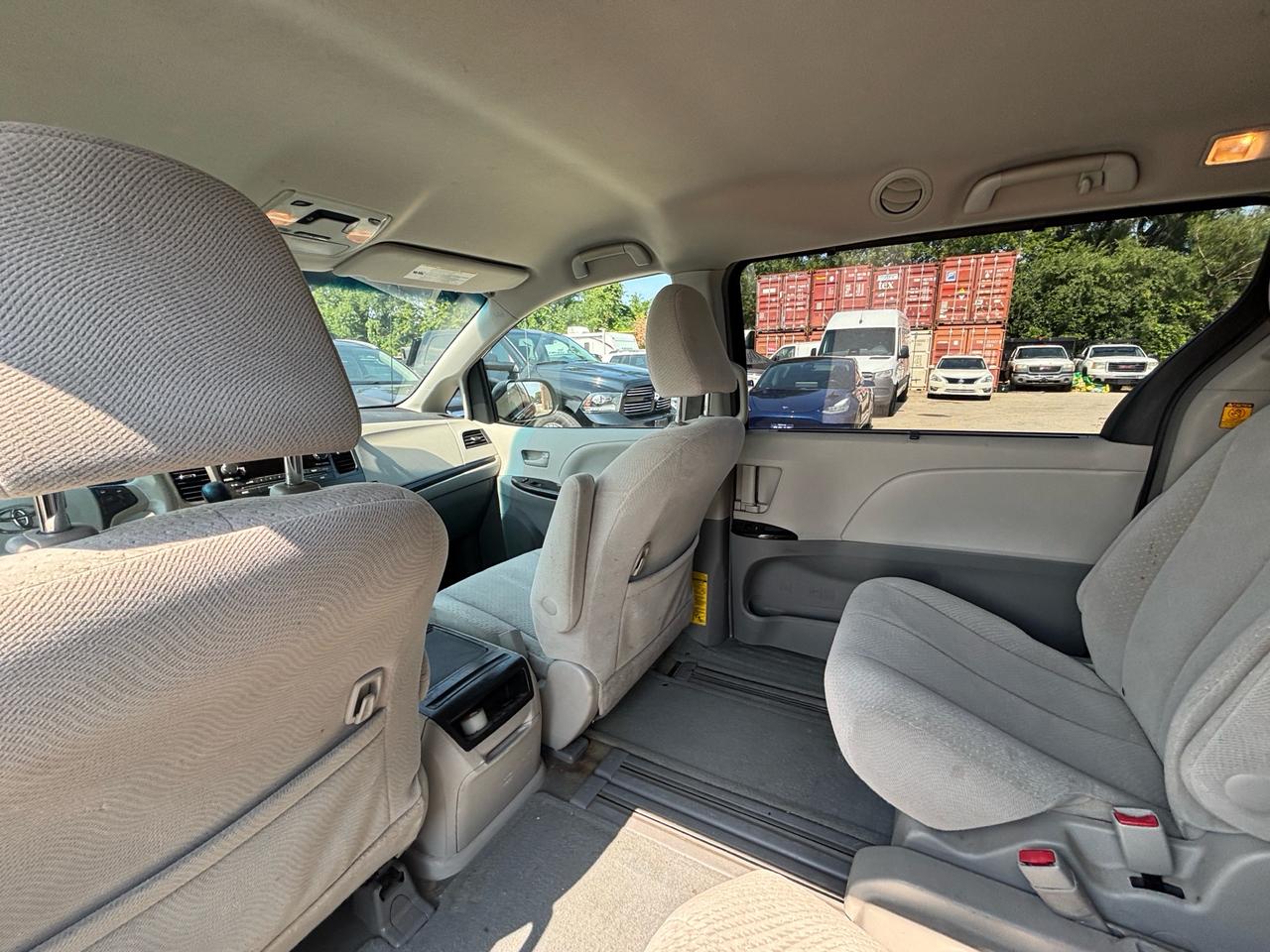 2013 Toyota Sienna 5dr V6 LE 7-Pass FWD Mobility Photo