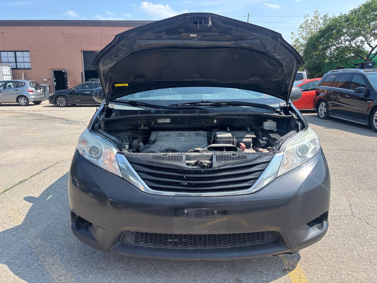 2013 Toyota Sienna 5dr V6 LE 7-Pass FWD Mobility Photo