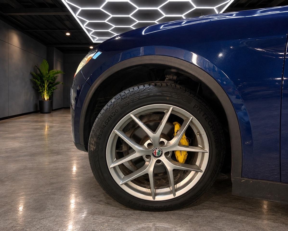 2018 Alfa Romeo Stelvio Q4 TI Sport AWD Photo