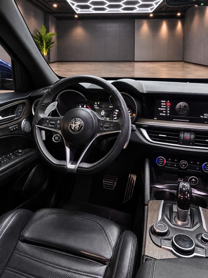 2018 Alfa Romeo Stelvio Q4 TI Sport AWD Photo